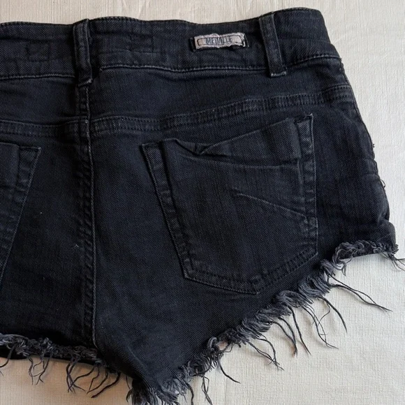 Brandy Melville Women's Frayed Hem Black Distressed Cutoff Jean Shorts Size 38 - Picture 9 of 11